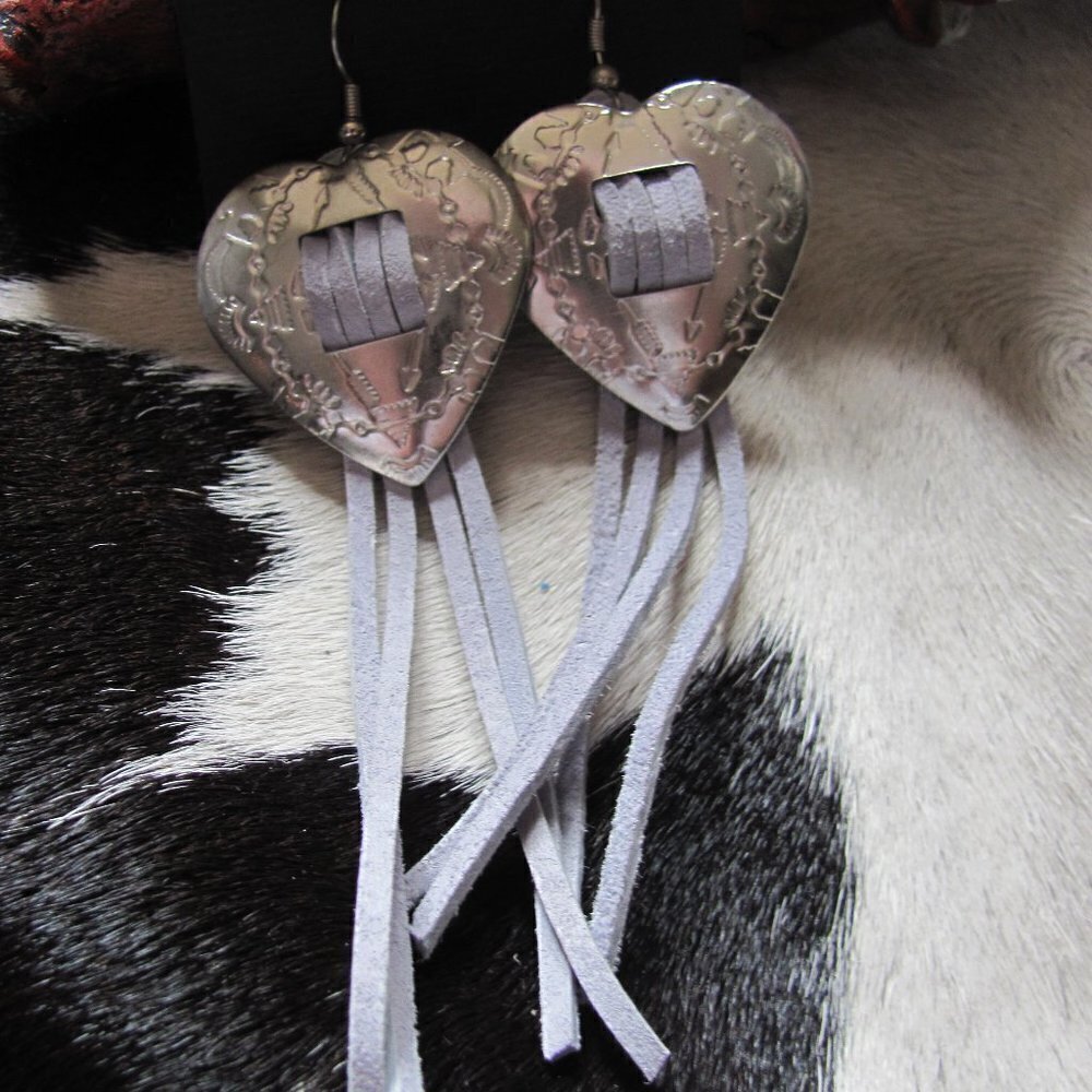 LADIES‎ HEART EARRINGS BLUE LEATHER LACE